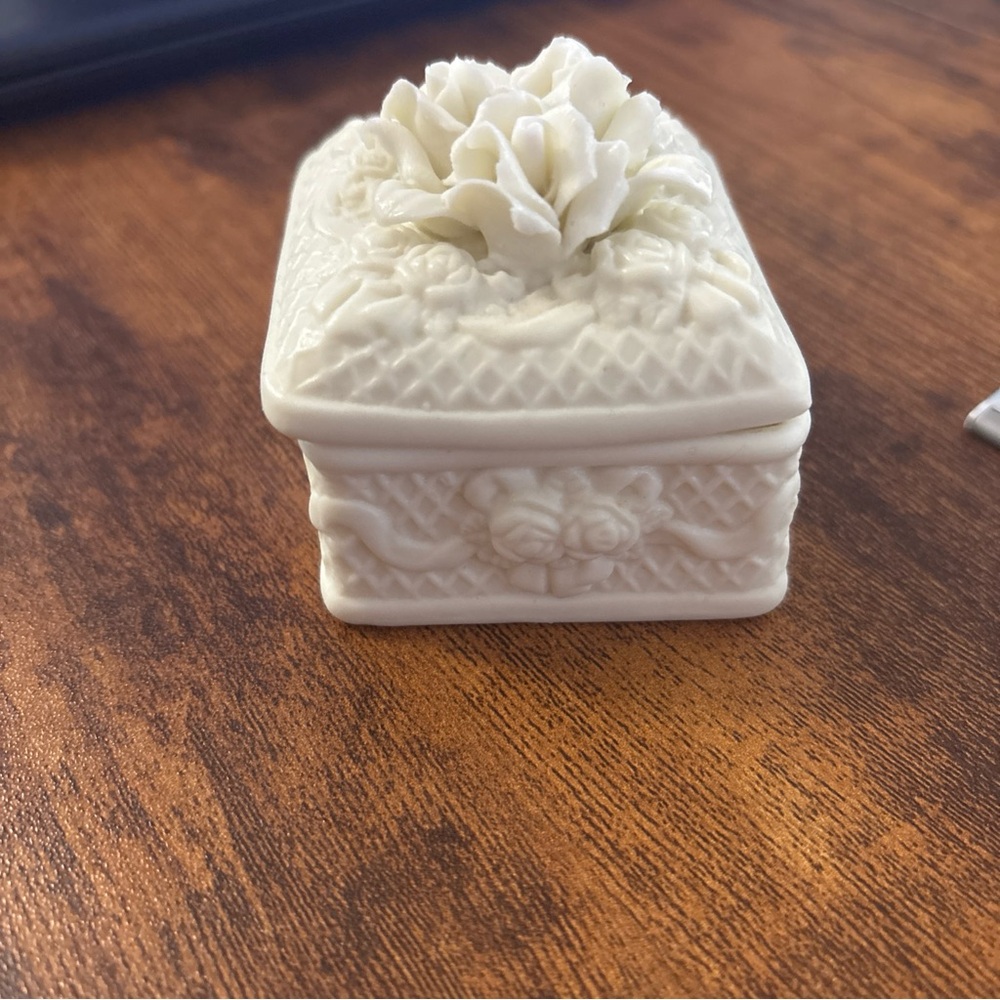 Elegant White Ceramic Trinket Box